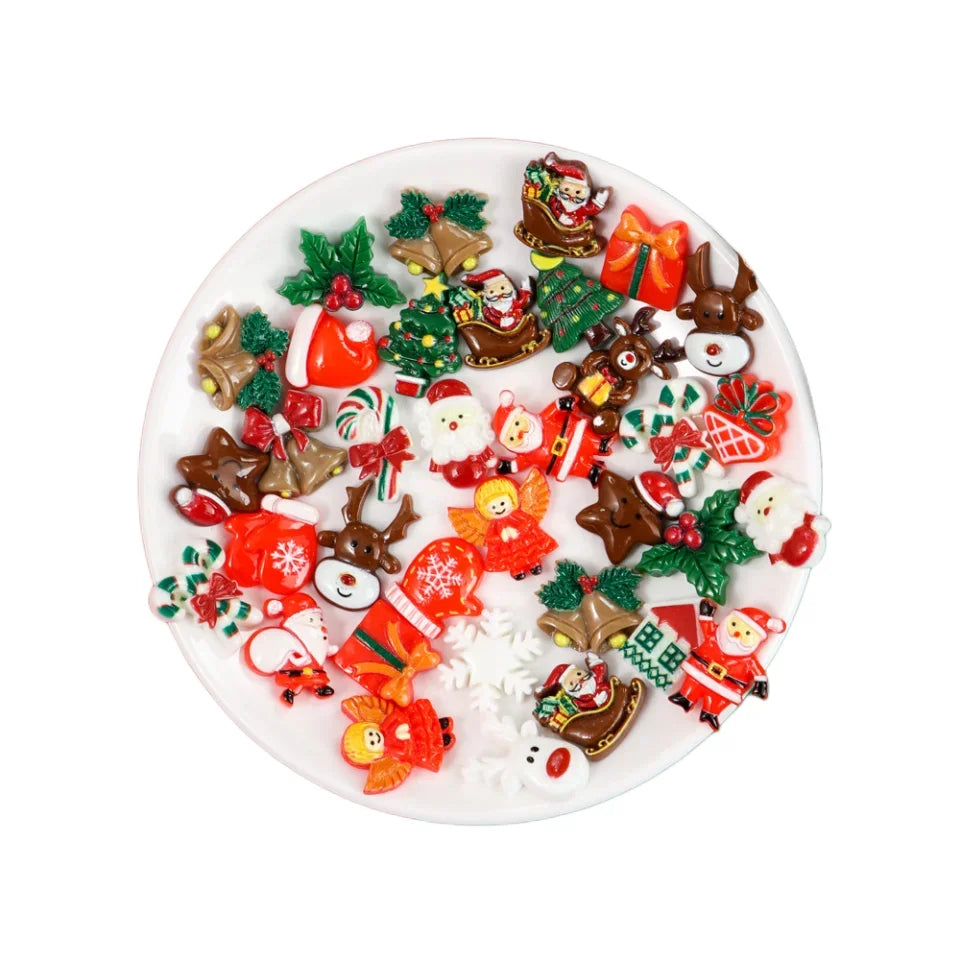 50PCS Random Creative Resin Christmas Mini Items Fun DIY Decoration Christmas Atmosphere Props Supply Snowflake Snowman Material