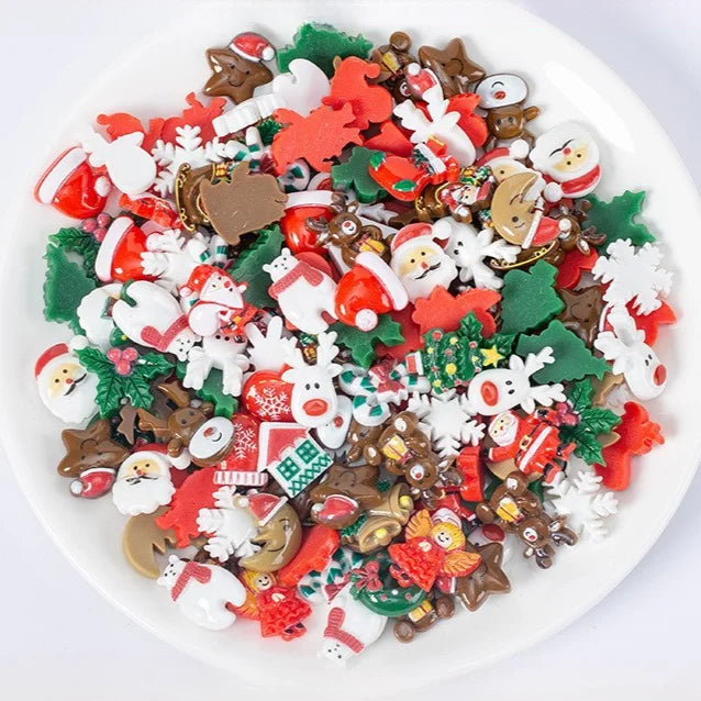 50PCS Random Creative Resin Christmas Mini Items Fun DIY Decoration Christmas Atmosphere Props Supply Snowflake Snowman Material